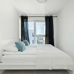 Baltycka Stylish With Parking Near The Port In By Renters Apartament